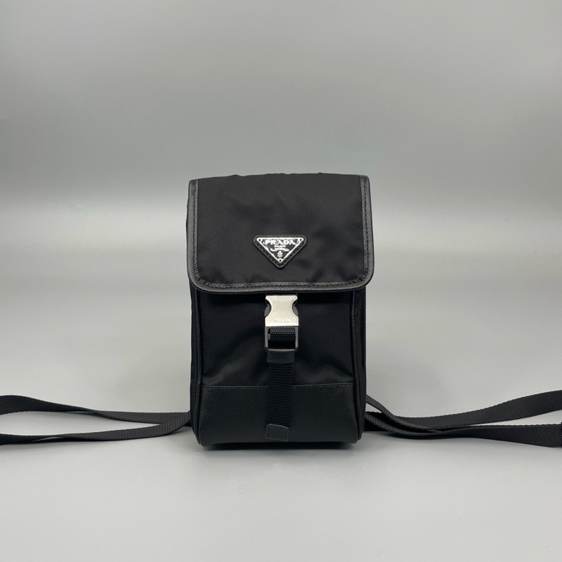 Prada • 經典鐵牌尼龍小包-1