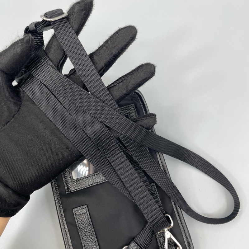 Prada • 經典鐵牌尼龍小包-7