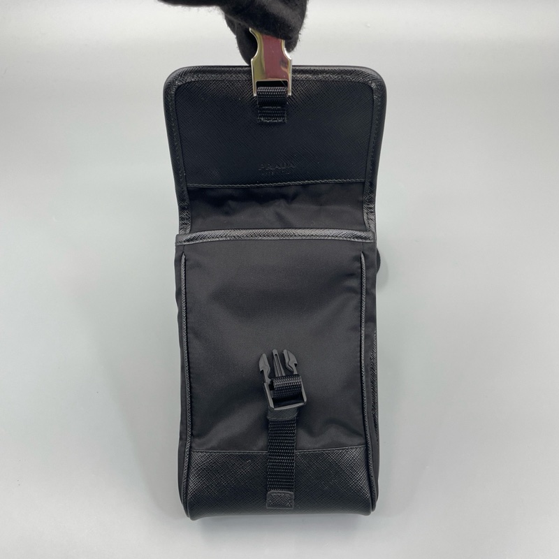 Prada • 經典鐵牌尼龍小包-8