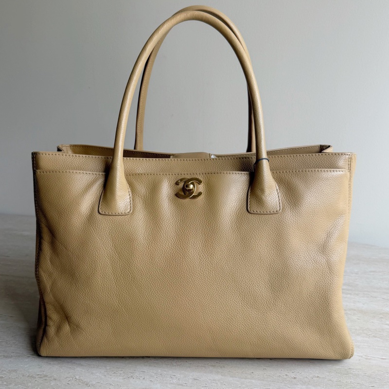 Chanel香奈兒Cerf米色荔枝紋牛皮托特包 11開 底長35.5  🈚附件：單品-0
