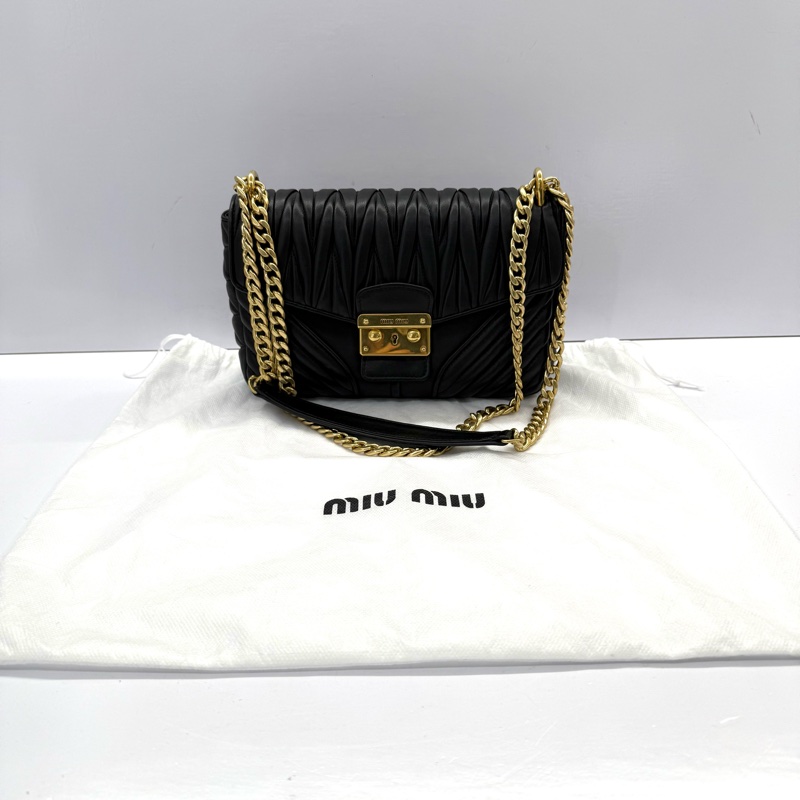 MIU MIU 黑色抓皺鏈條肩背包 斜背包 GATHER MATELASSE-2
