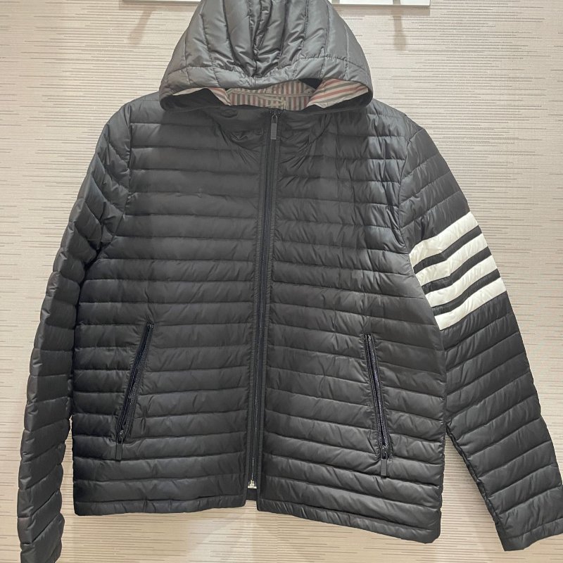 💎Han's house精品服飾💎 THom Browne TB羽絨 連帽 外套 黑  現貨3 原價60000-1