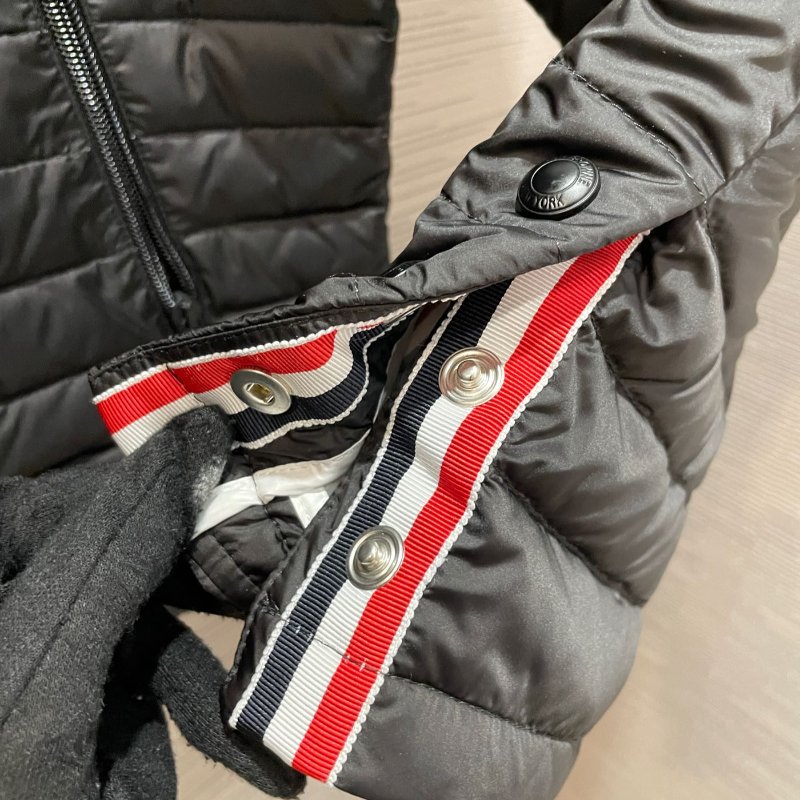 💎Han's house精品服飾💎 THom Browne TB羽絨 連帽 外套 黑  現貨3 原價60000-2