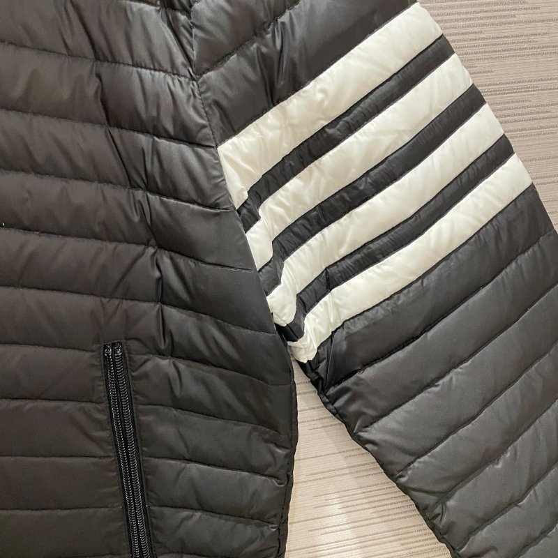 💎Han's house精品服飾💎 THom Browne TB羽絨 連帽 外套 黑  現貨3 原價60000-6