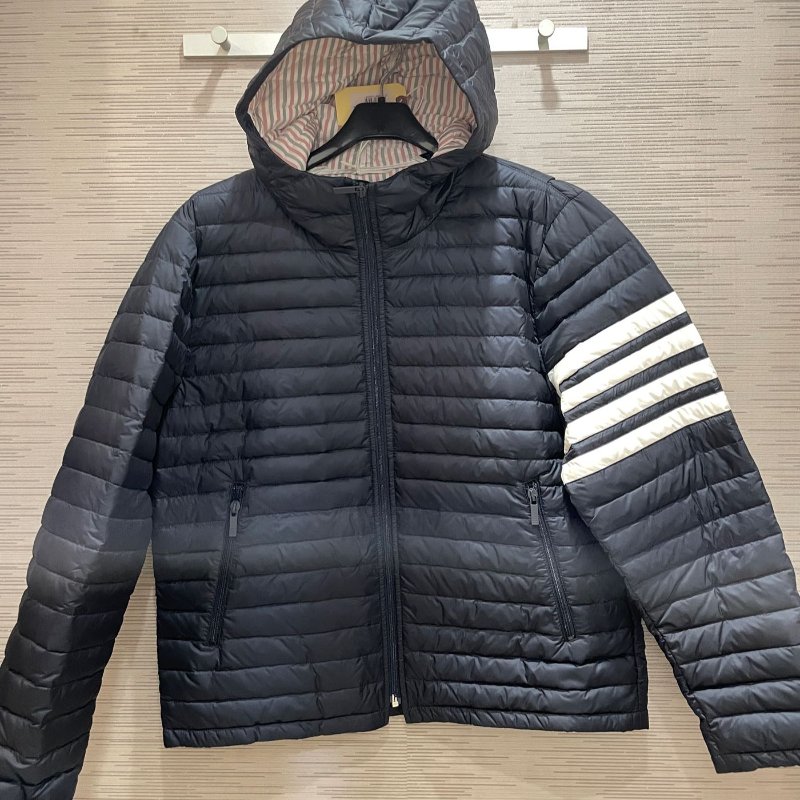 💎Han's house精品服飾💎 THom Browne TB羽絨 連帽 外套 深藍 現貨2 3號原價60000-0