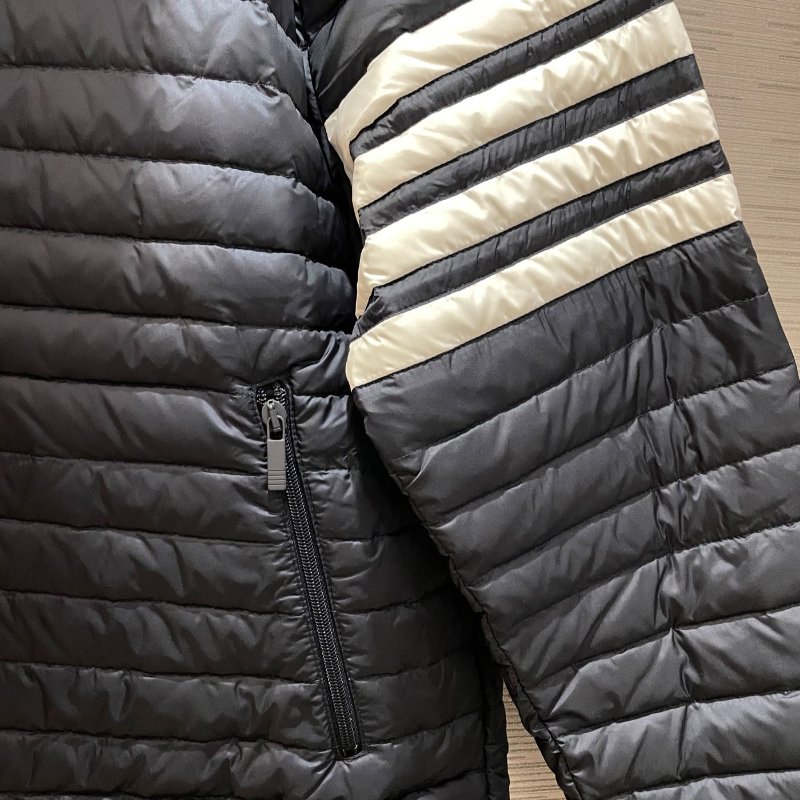 💎Han's house精品服飾💎 THom Browne TB羽絨 連帽 外套 深藍 現貨2 3號原價60000-2