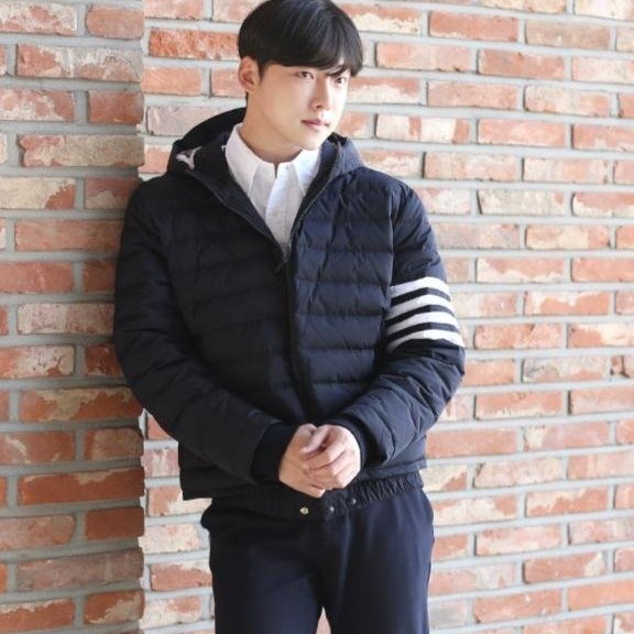 💎Han's house精品服飾💎 THom Browne TB羽絨 連帽 外套 深藍 現貨2 3號原價60000-5