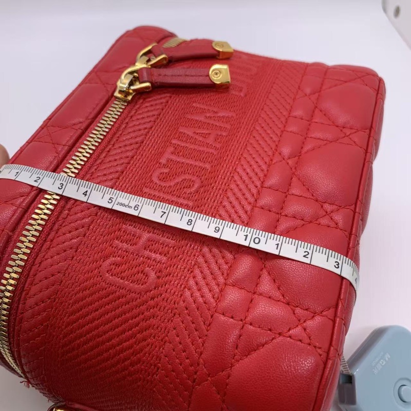DIOR迪奧 Dioramour DiorTravel系列 Cannage配心形圖案 藤格紋羊皮 化妝包  女款 紅色 有肩帶可斜挎-11