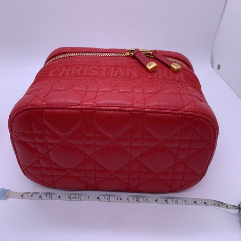 DIOR迪奧 Dioramour DiorTravel系列 Cannage配心形圖案 藤格紋羊皮 化妝包  女款 紅色 有肩帶可斜挎-12