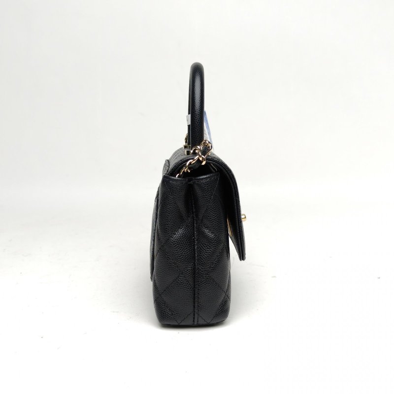 CHANEL CocoHandle黑色荔枝牛皮鐳射標金扣肩背包-3