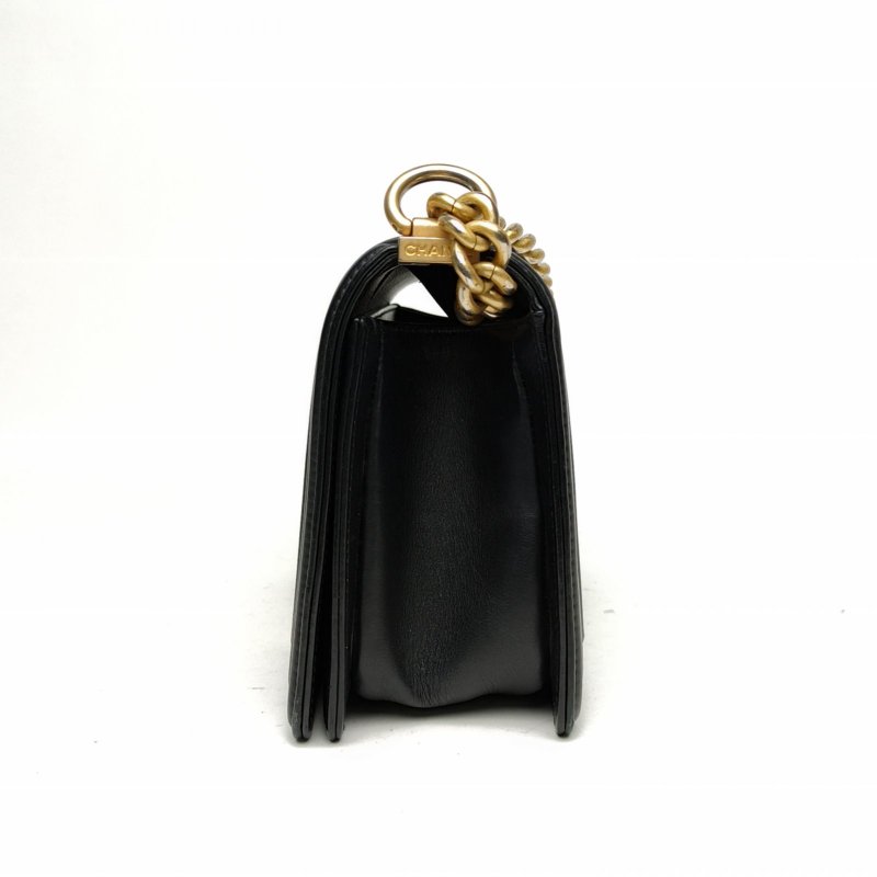 CHANEL Leboy中號25黑色牛皮25開金扣V紋肩背包-1