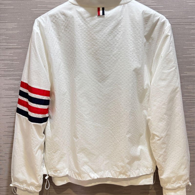 💎Han's house精品服飾💎THOM BROWNE TB 四槓 尼龍 風衣 防水 外套現貨1 原價63700-5
