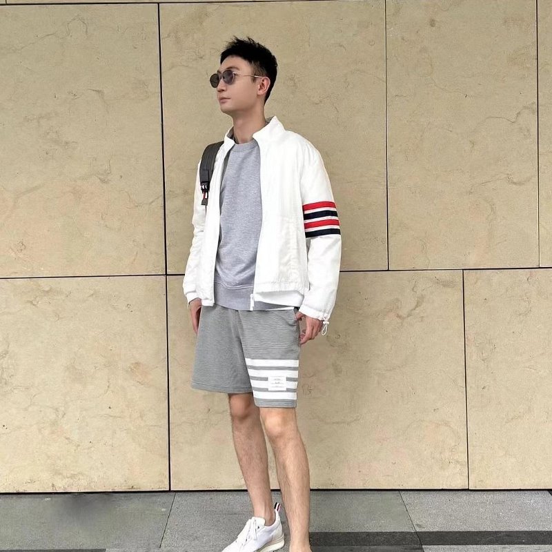 💎Han's house精品服飾💎THOM BROWNE TB 四槓 尼龍 風衣 防水 外套現貨1 原價63700-7
