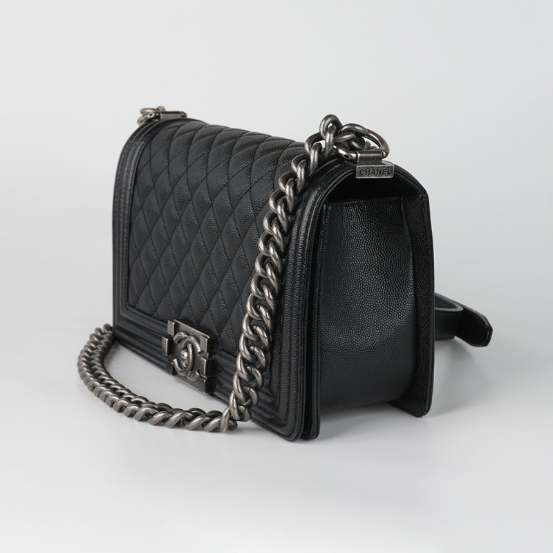 KESH 凱仕國際精品【經典叛逆、收藏級人氣】CHANEL BOY CHANEL 25 香奈兒 魚子醬牛皮菱格紋鏈帶包 黑色復古銀扣-3