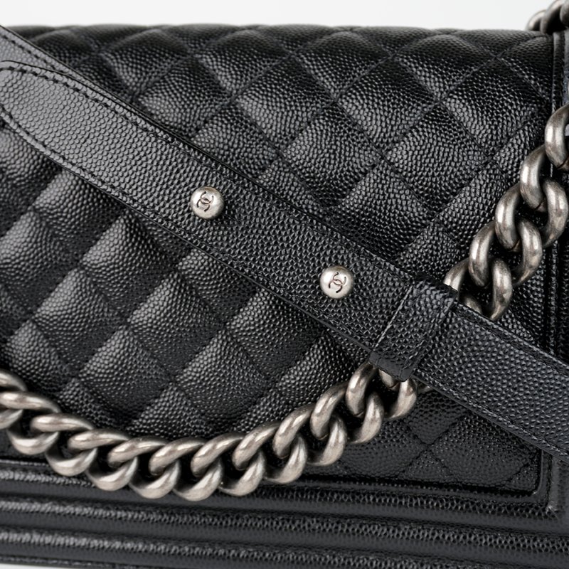 KESH 凱仕國際精品【經典叛逆、收藏級人氣】CHANEL BOY CHANEL 25 香奈兒 魚子醬牛皮菱格紋鏈帶包 黑色復古銀扣-4