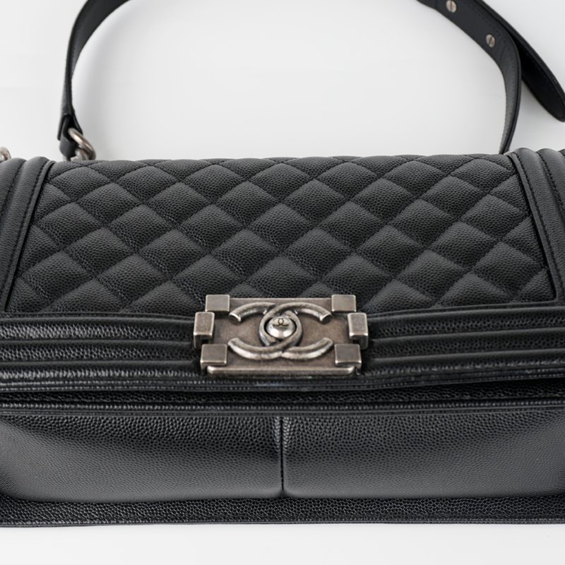 KESH 凱仕國際精品【經典叛逆、收藏級人氣】CHANEL BOY CHANEL 25 香奈兒 魚子醬牛皮菱格紋鏈帶包 黑色復古銀扣-8