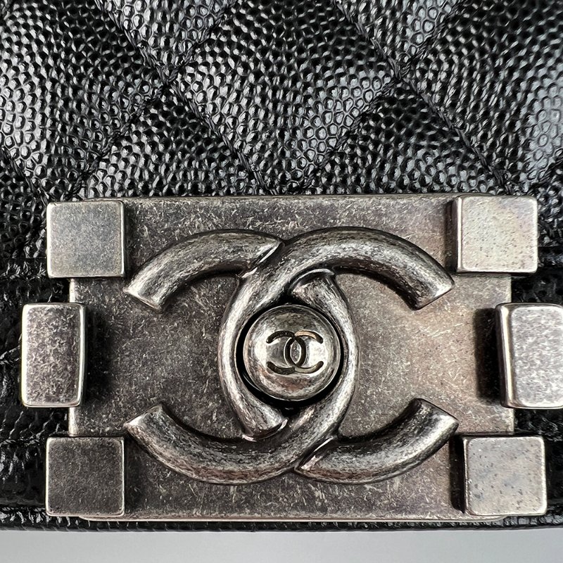 KESH 凱仕國際精品【經典叛逆、收藏級人氣】CHANEL BOY CHANEL 25 香奈兒 魚子醬牛皮菱格紋鏈帶包 黑色復古銀扣-10
