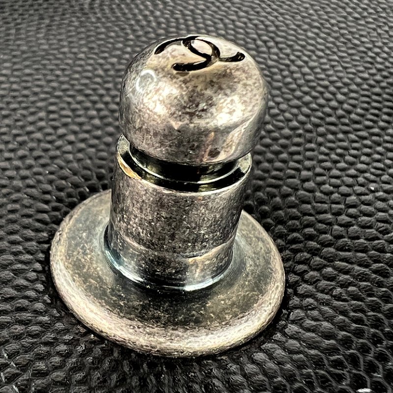 KESH 凱仕國際精品【經典叛逆、收藏級人氣】CHANEL BOY CHANEL 25 香奈兒 魚子醬牛皮菱格紋鏈帶包 黑色復古銀扣-12