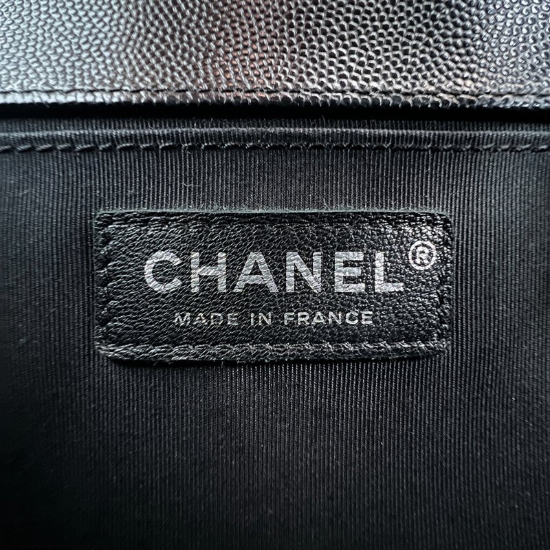 KESH 凱仕國際精品【經典叛逆、收藏級人氣】CHANEL BOY CHANEL 25 香奈兒 魚子醬牛皮菱格紋鏈帶包 黑色復古銀扣-13