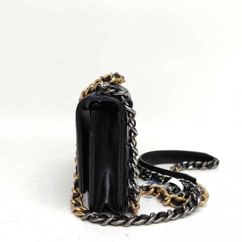 CHANEL 19BAG吸扣WOC19黑色羊皮29開金銀扣肩背包-1