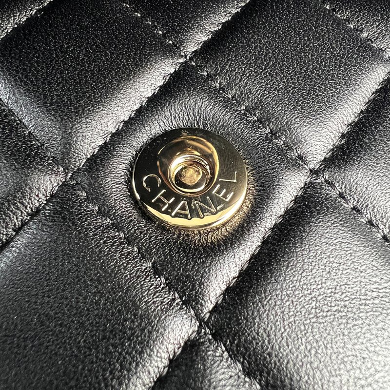 KESH 凱仕國際精品【極致質感】CHANEL 23B WOC 香奈兒 黑色菱格紋羊皮手提鏈條包｜經典雙C金扣｜肩背手提兩用-9