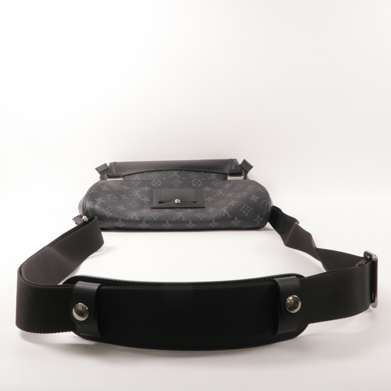 LOUIS VUITTON Monogram Eclipse Voyager PM肩背袋-8
