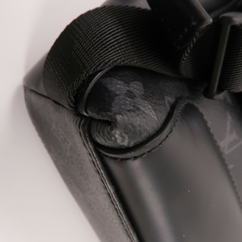 LOUIS VUITTON Monogram Eclipse Voyager PM肩背袋-9