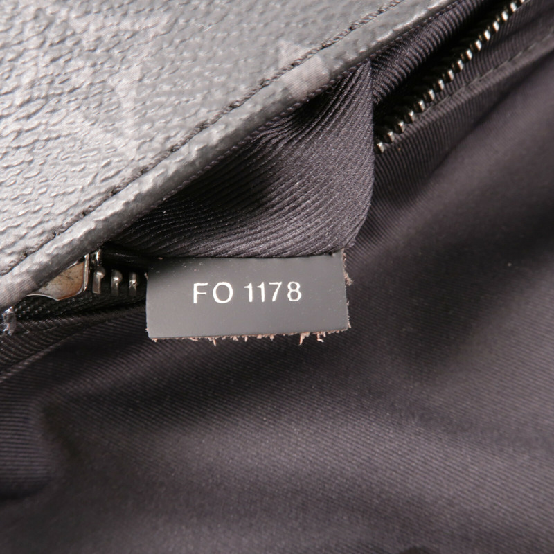 LOUIS VUITTON Monogram Eclipse Voyager PM肩背袋-7