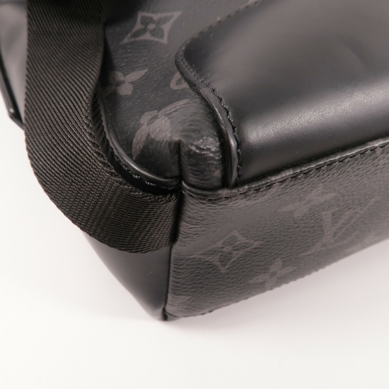 LOUIS VUITTON Monogram Eclipse Voyager PM肩背袋-9