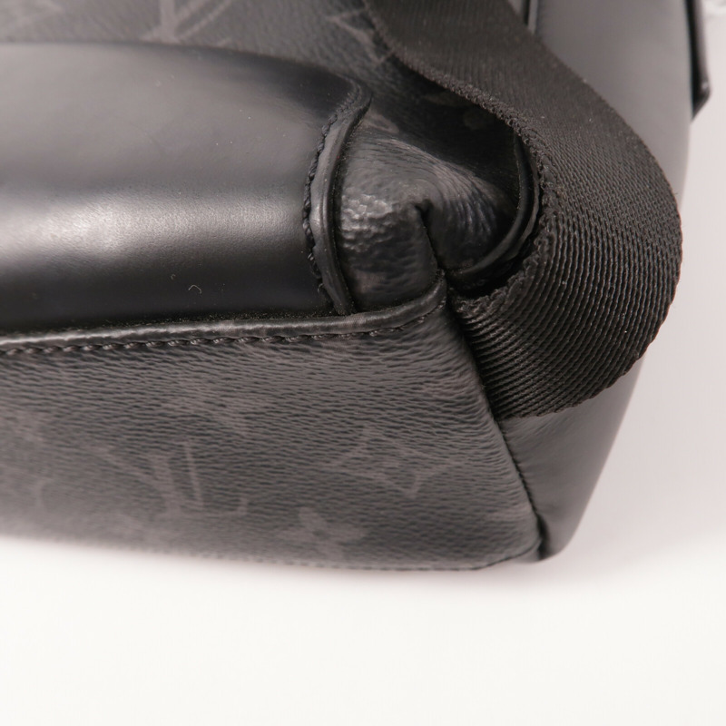 LOUIS VUITTON Monogram Eclipse Voyager PM肩背袋-10