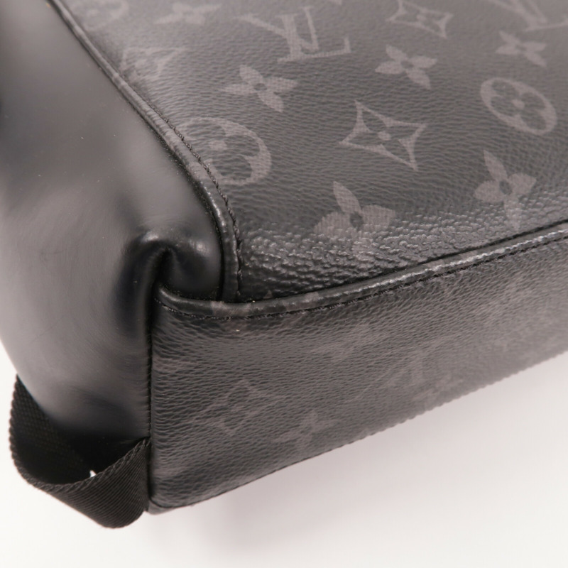 LOUIS VUITTON Monogram Eclipse Voyager PM肩背袋-11