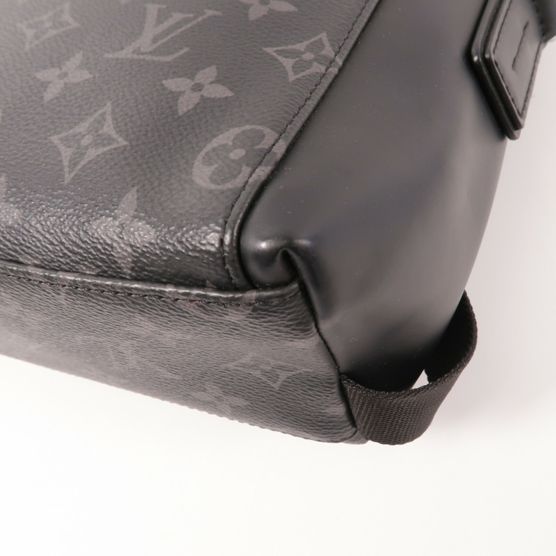 LOUIS VUITTON Monogram Eclipse Voyager PM肩背袋-12
