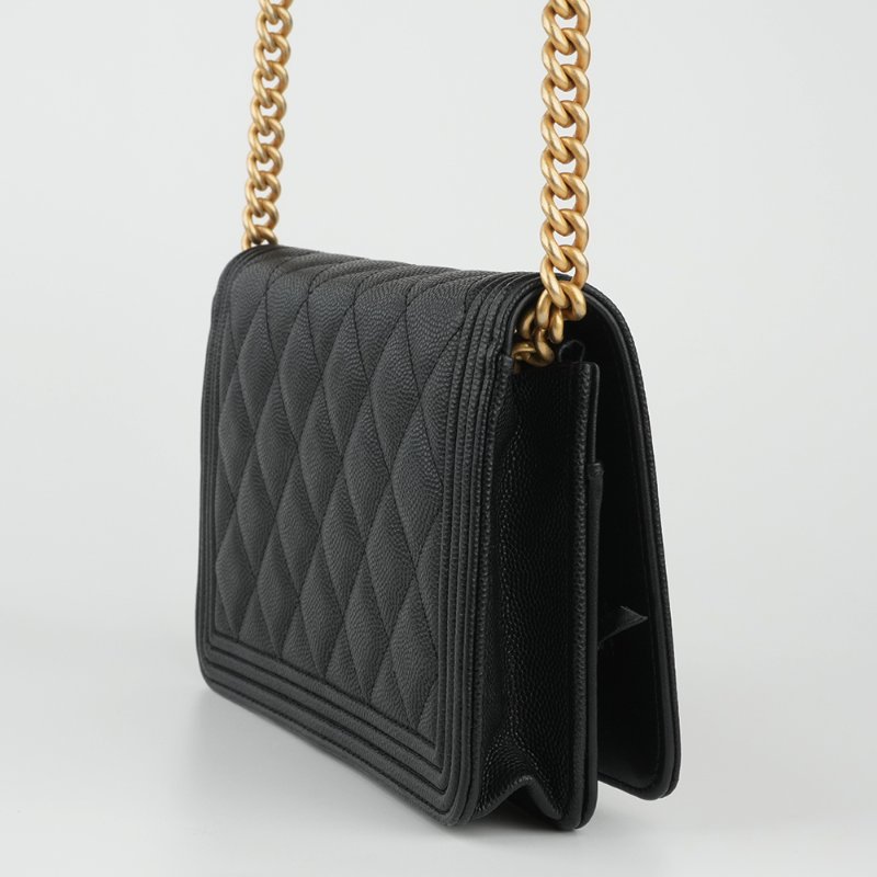 KESH 凱仕國際精品【率性俐落、經典入門】CHANEL BOY CHANEL WOC 黑色魚子醬牛皮鏈帶包｜復古金扣-4