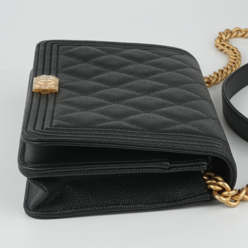 KESH 凱仕國際精品【率性俐落、經典入門】CHANEL BOY CHANEL WOC 黑色魚子醬牛皮鏈帶包｜復古金扣-6