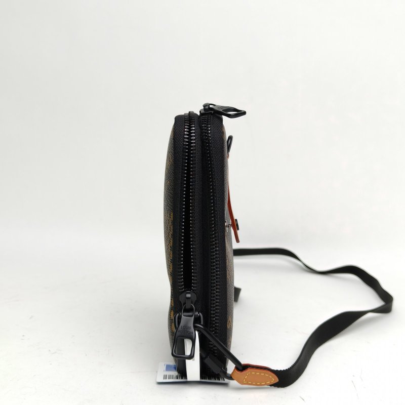 LOUIS VUITTON NIGO聯名斜挎包小烏龜圖案Array同款PVC晶片肩背包-1