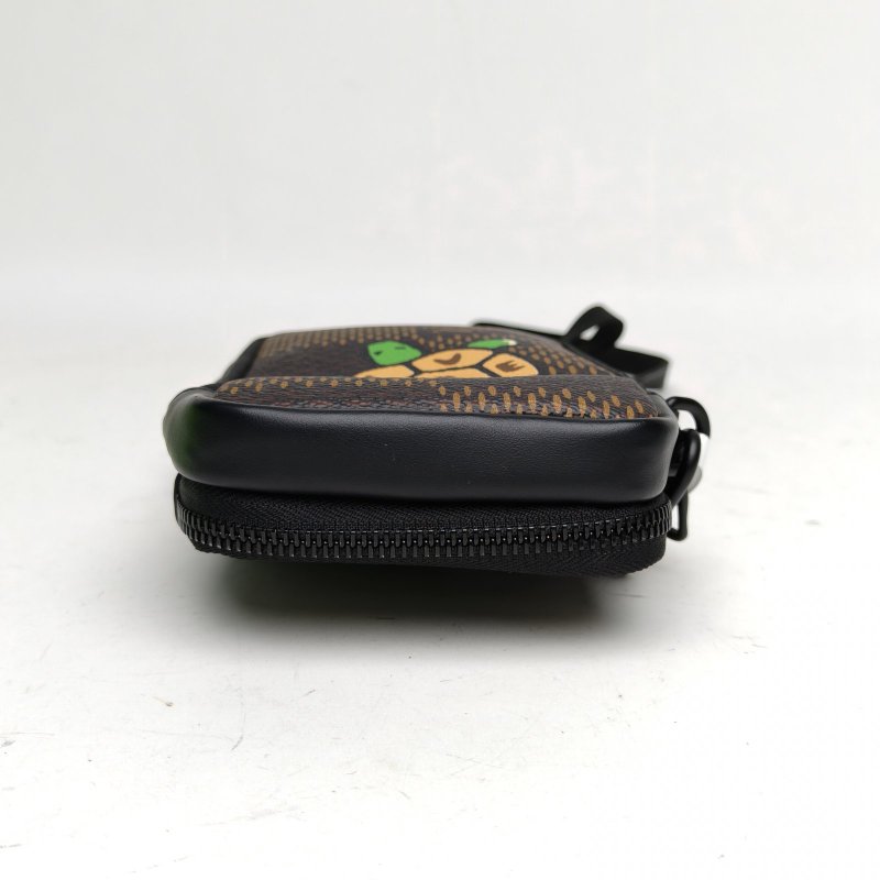 LOUIS VUITTON NIGO聯名斜挎包小烏龜圖案Array同款PVC晶片肩背包-4