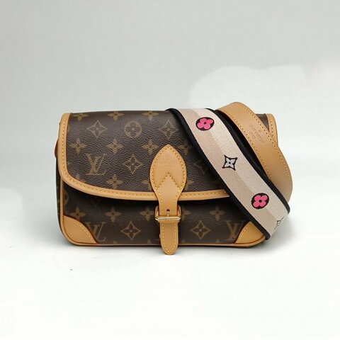 LOUIS VUITTON Diane法棍包24可拆卸黑紫寬肩帶老花PVC晶片肩背包