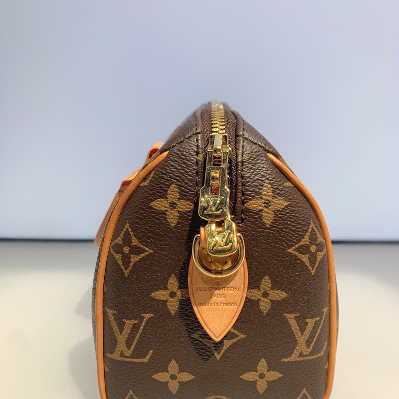 Lv speedy20尺寸/ Size ：20x16cm 配件 /Accessories:鎖具、肩帶-4