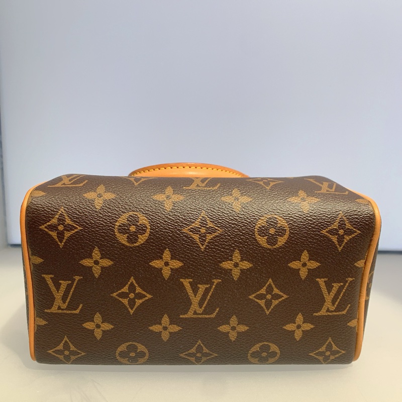 Lv speedy20尺寸/ Size ：20x16cm 配件 /Accessories:鎖具、肩帶-8