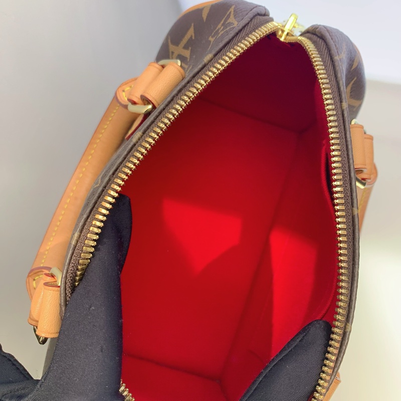 Lv speedy20尺寸/ Size ：20x16cm 配件 /Accessories:鎖具、肩帶-9