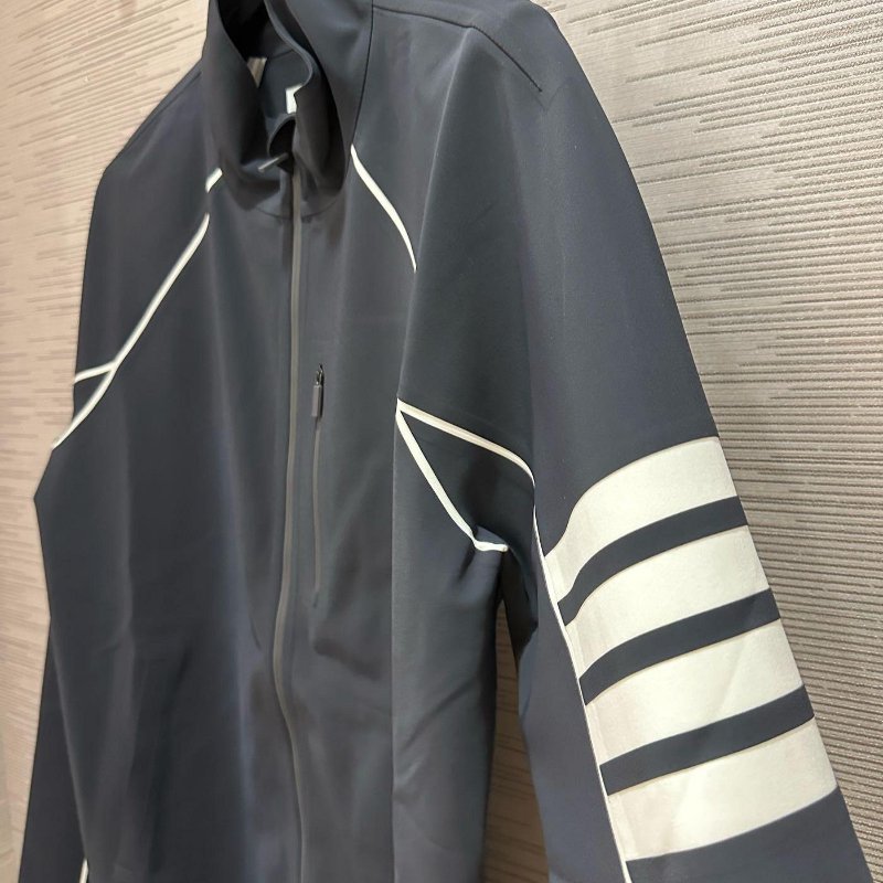 💎Han's house精品服飾💎Thom Browne TB 機能 彈性 運動 外套 義大利製 現貨 XL 原價49400-3