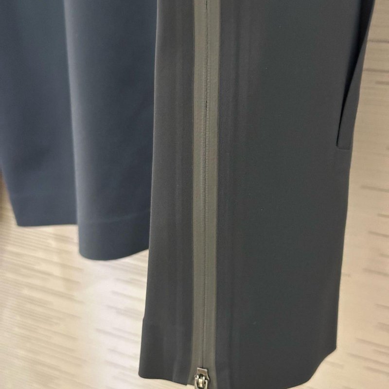 💎Han's house精品服飾💎Thom Browne TB 機能 彈性 運動 外套 義大利製 現貨 XL 原價49400-4