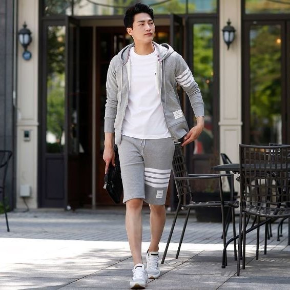 💎Han's house精品服飾💎Thom Browne TB 衛連帽外套原價30300-4