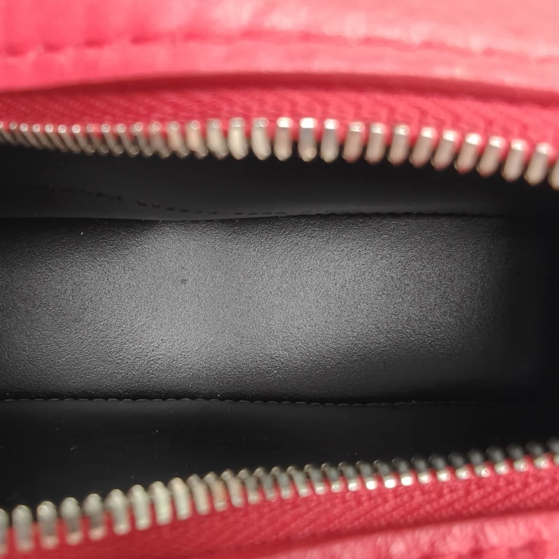 BALENCIAGA 紅色牛皮銀扣Logo字母印花相機包-4