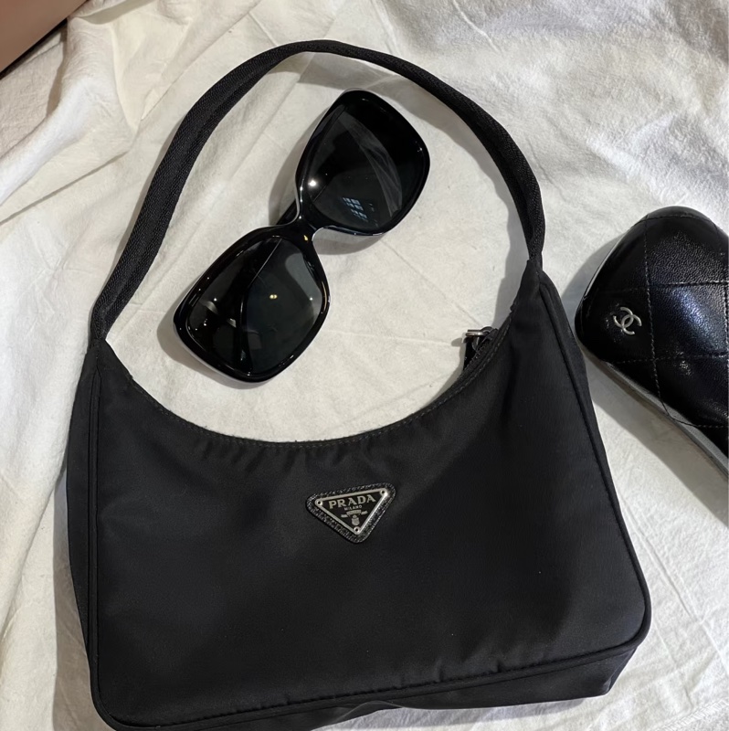 Prada • 經典尼龍鐵牌2000 Hobo包-5
