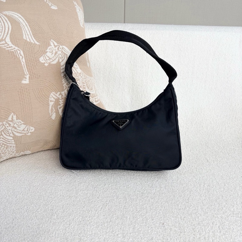 Prada • 經典尼龍鐵牌2000 Hobo包-6
