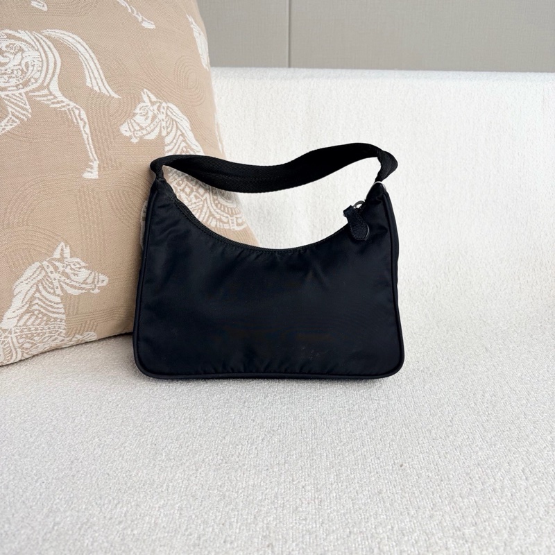 Prada • 經典尼龍鐵牌2000 Hobo包-7