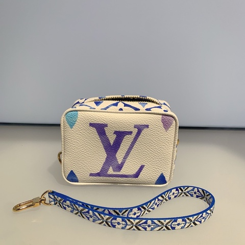 Lv，限量零錢包，尺寸11cm×8cm×5cm
