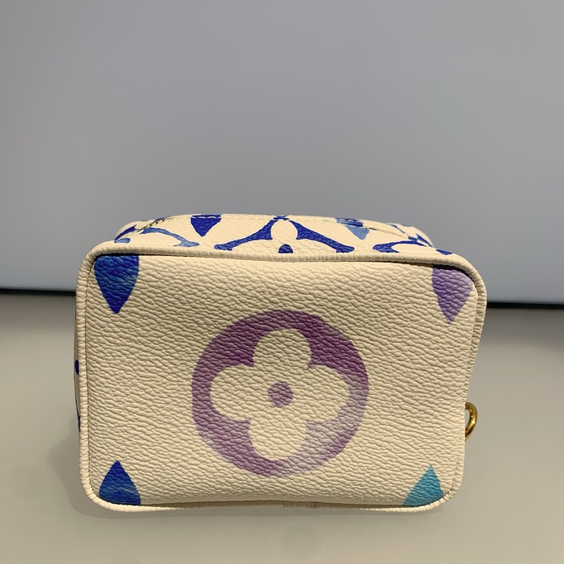Lv，限量零錢包，尺寸11cm×8cm×5cm-6