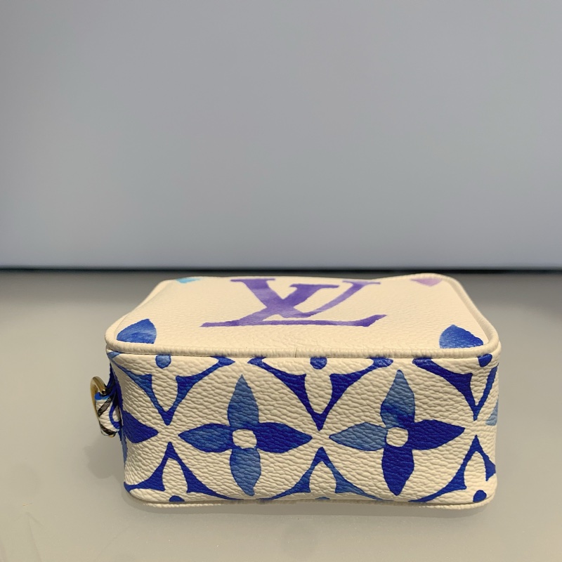 Lv，限量零錢包，尺寸11cm×8cm×5cm-7